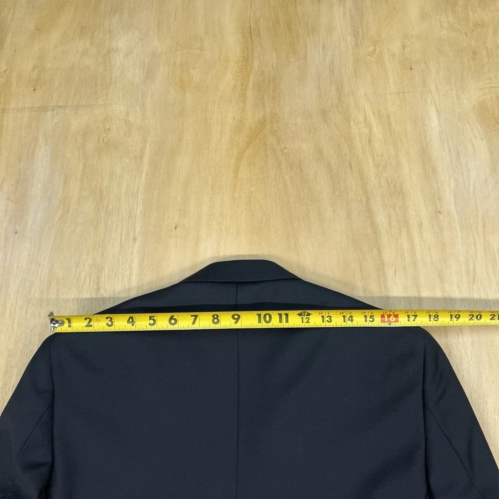 Joseph Abboud details 12 measurements